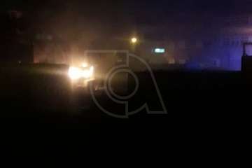 Última Hora: Incendio en un solar lleno de maderas próximo a la plaza de Punto Fielato (Telde)/Inma Perera.